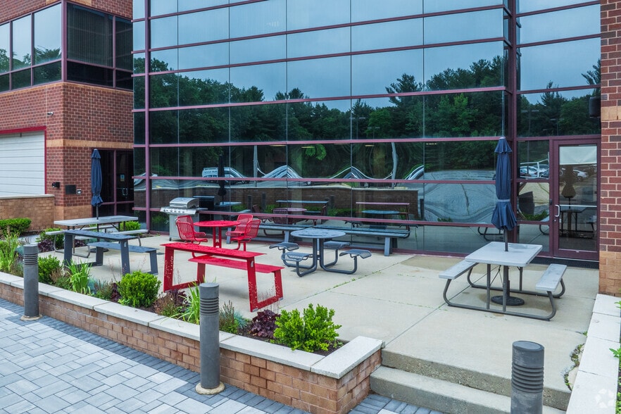 More Photos Of 201 Riverneck Rd, Chelmsford Office For Lease