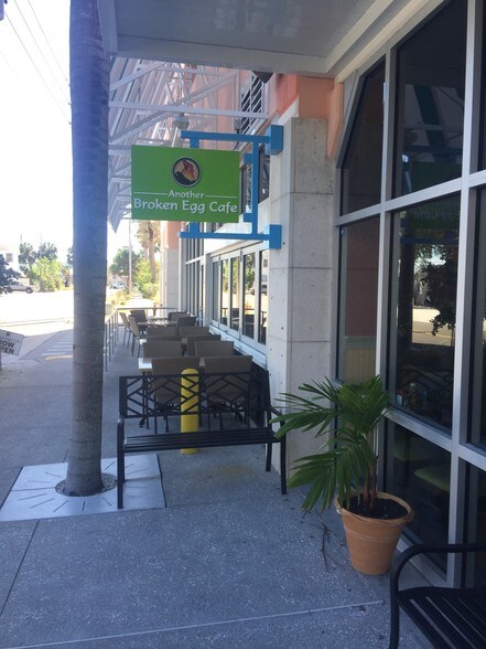 More Photos Of 490 Poinsettia Ave, Clearwater Parking Garage For Lease
