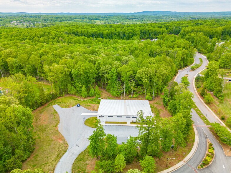 More Photos Of 1053 E London Park Dr, Forest Service For Lease