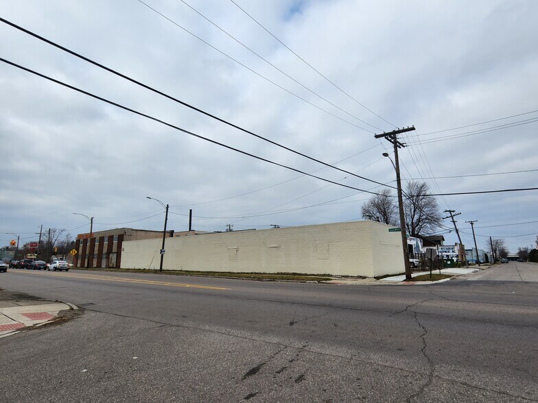 More Photos Of 6315 E 7 Mile Rd, Detroit Warehouse For Sale