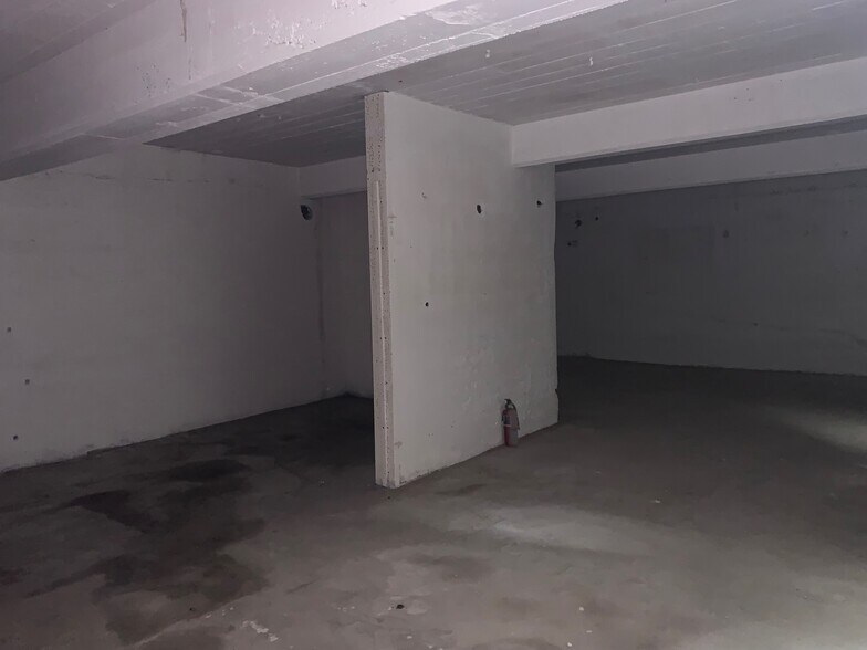 More Photos Of 433 Madison Ave, Memphis General Retail For Sale