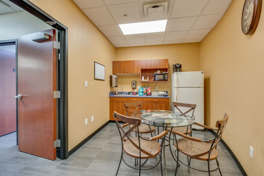 More Photos Of 400-444 Clinchfield St, Kingsport Medical For Sale