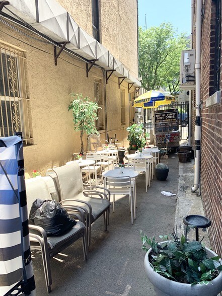 More Photos Of 18 Green St, Newark Storefront Retail Office For Lease