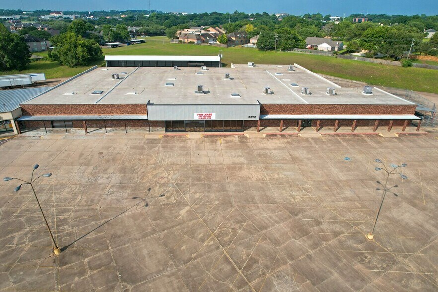 Primary Photo Of 2202 S Market St, Brenham Department Store For Sale