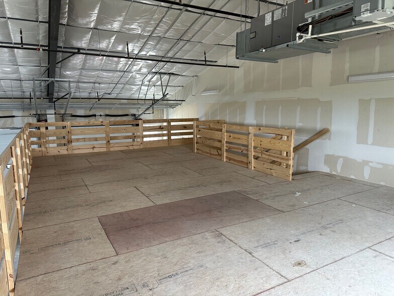 More Photos Of 1009 RM-620, Lakeway Specialty For Sale