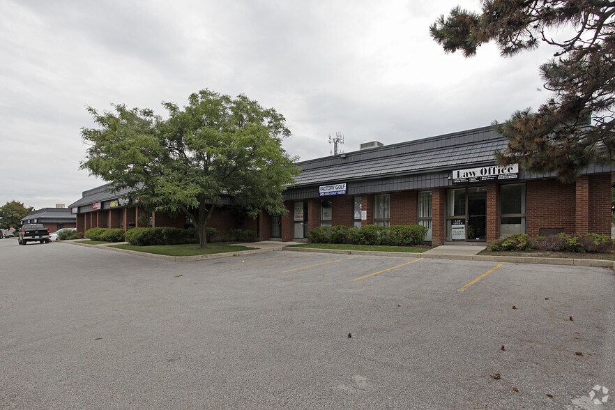More Photos Of 3120 Glen Erin Dr, Mississauga Light Distribution For Lease