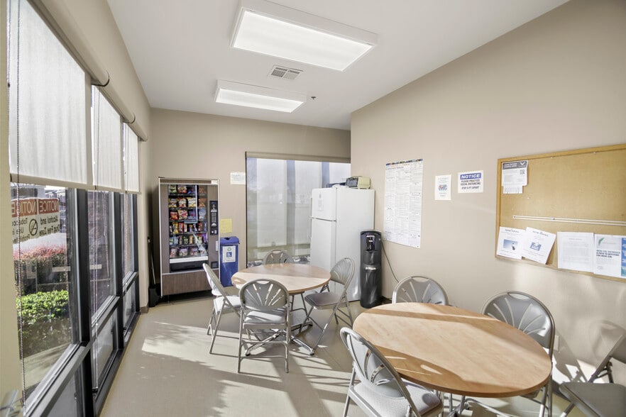 More Photos Of 950 Tharp Rd, Yuba City Office For Sale