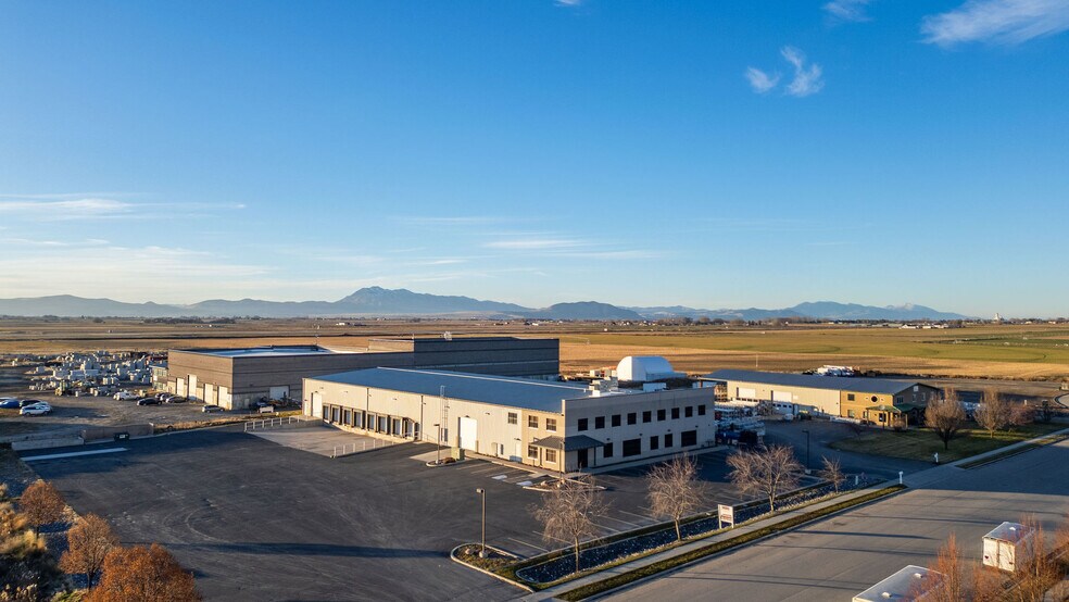 More Photos Of 3775 N 200 W, Hyde Park Service For Lease