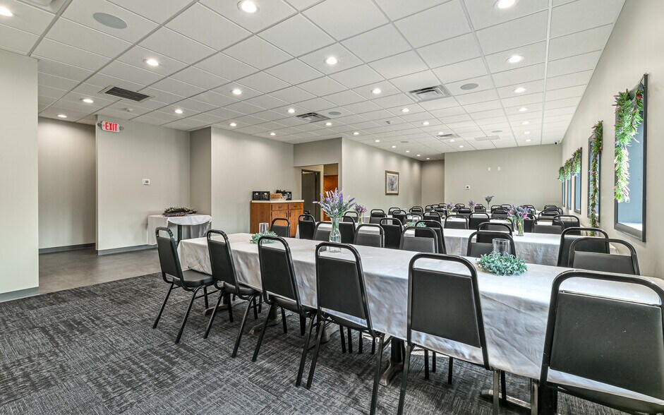 More Photos Of 2615 Freeport Rd, Natrona Heights Bar For Lease