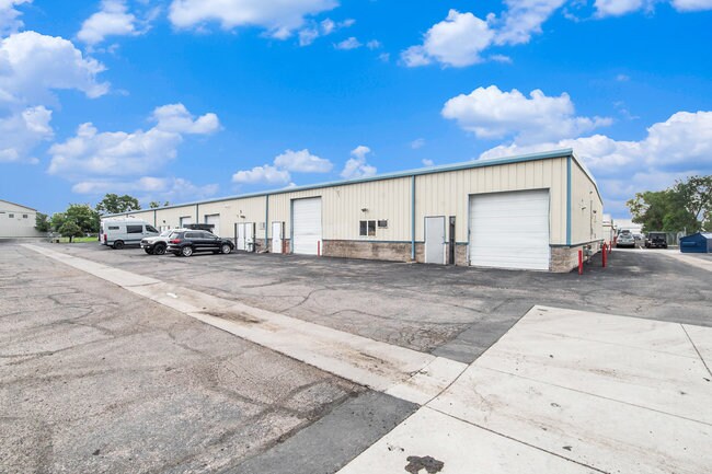 More Photos Of 1000 E 73rd Ave, Denver Warehouse For Lease