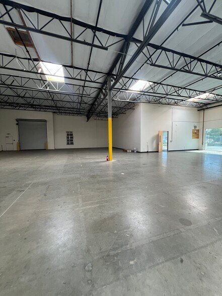 More Photos Of 3412 De Forest Cir, Jurupa Valley Warehouse For Lease