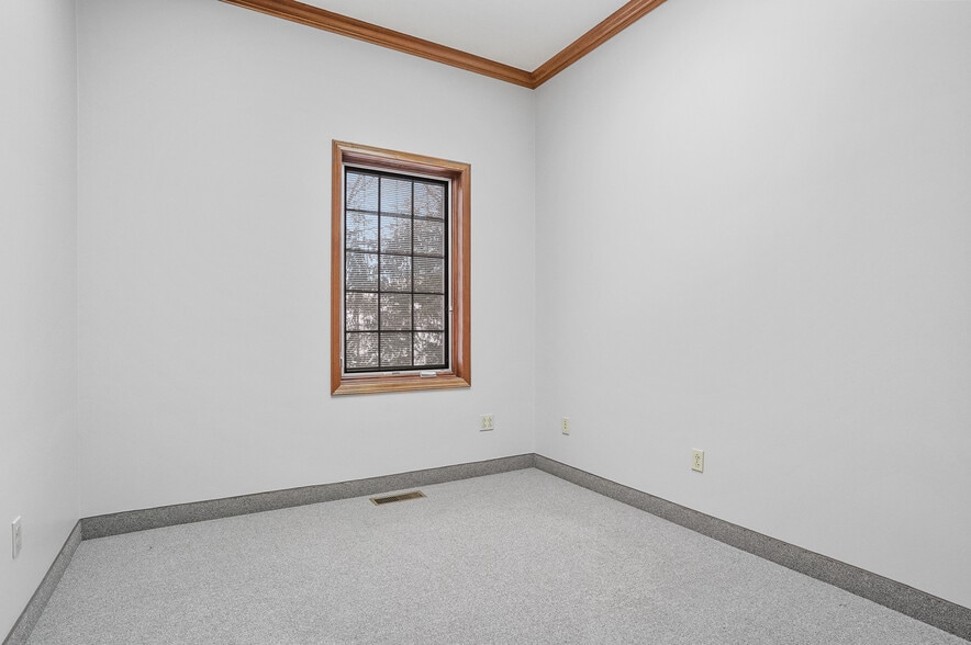 More Photos Of 120 W Aurora Rd, Northfield Medical For Sale