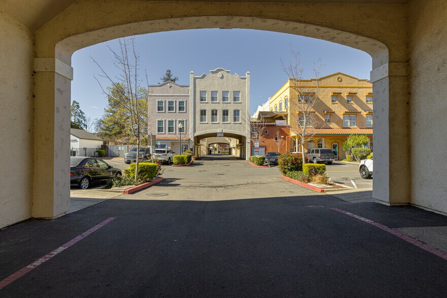 More Photos Of 220 Windsor River Rd, Windsor Apartments For Sale