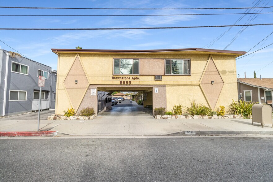 Primary Photo Of 9559 Flower St, Bellflower Apartments For Sale