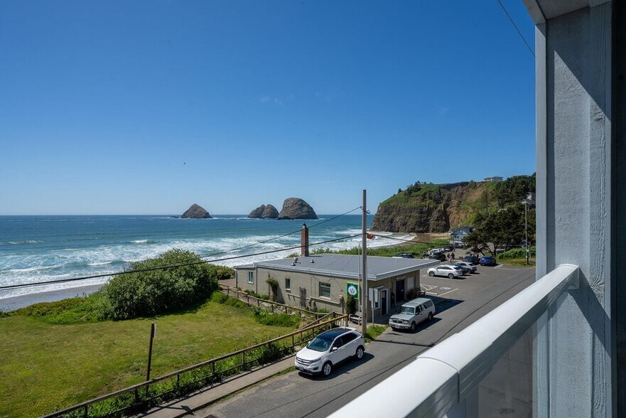 More Photos Of 1505 Pacific Ave NW, Oceanside Hotel For Sale