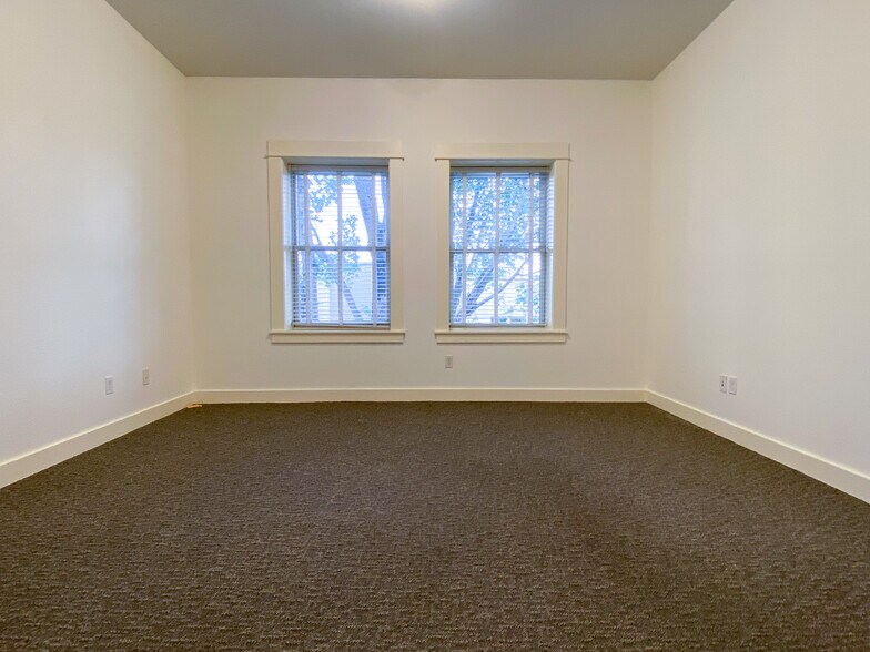 More Photos Of 325-333 NE Russell St, Portland Office For Lease