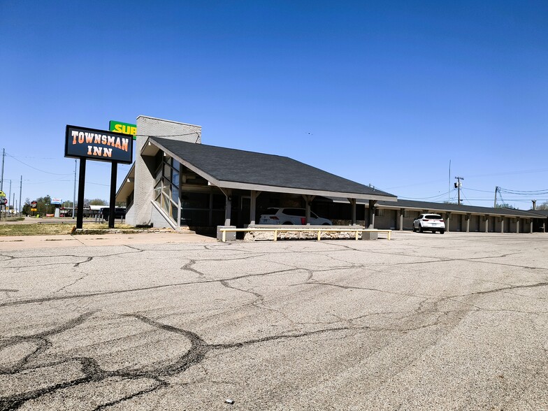 Primary Photo Of 123 E 14th St, Larned Hotel For Sale