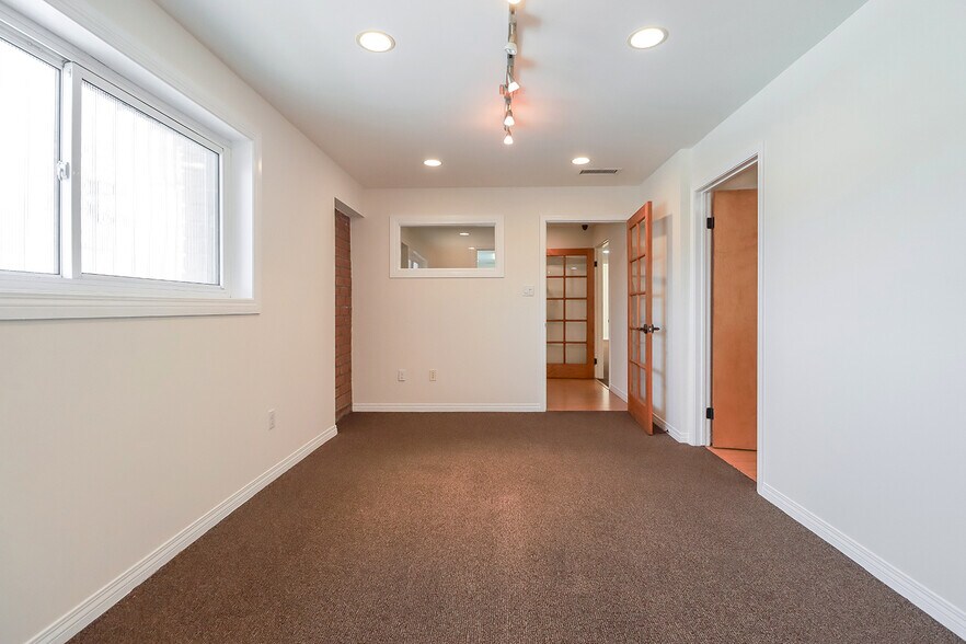 More Photos Of 7340 Fulton Ave, North Hollywood Manufacturing For Lease