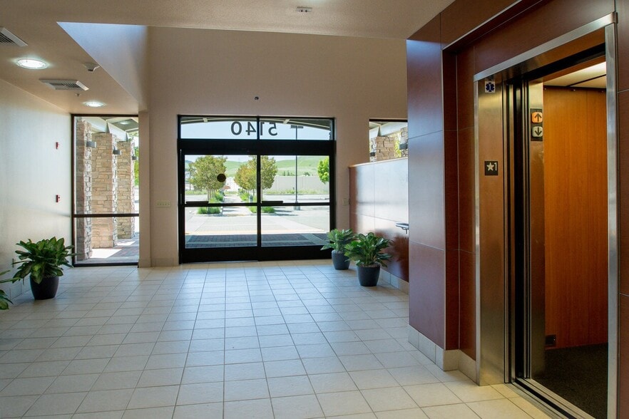 More Photos Of 5140 Business Center Dr, Fairfield Office For Lease