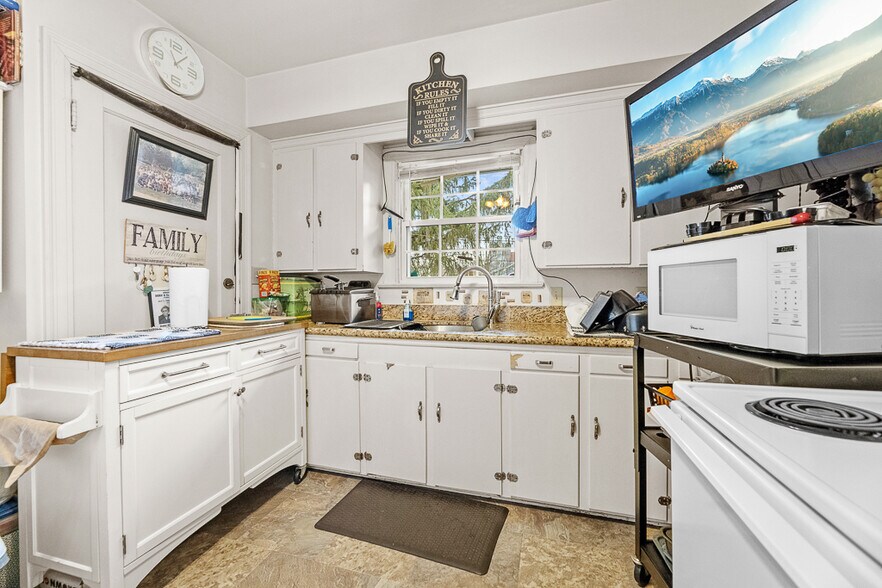 More Photos Of 203 Glamorgan St, Alliance Apartments For Sale