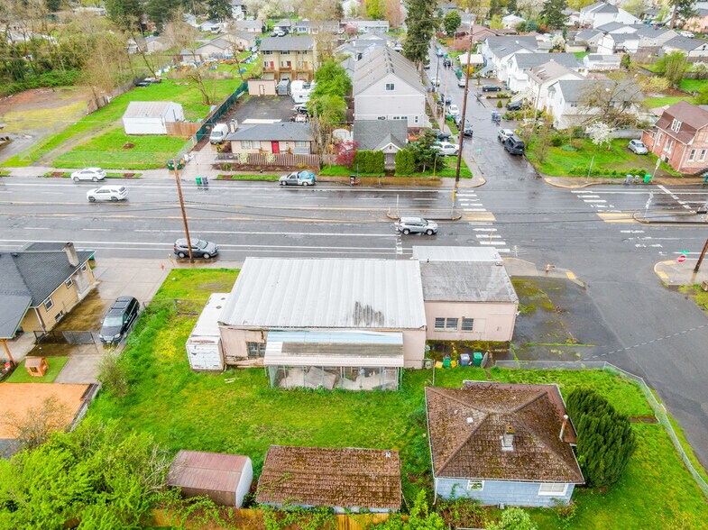 More Photos Of 5002 SE 122nd Ave, Portland Flex For Sale