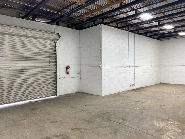 More Photos Of 1301 S Orange Blossom Trl, Orlando Warehouse For Lease
