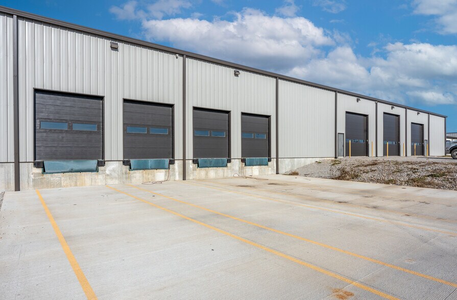 More Photos Of 22800 Highway H, Sedalia Manufacturing For Sale