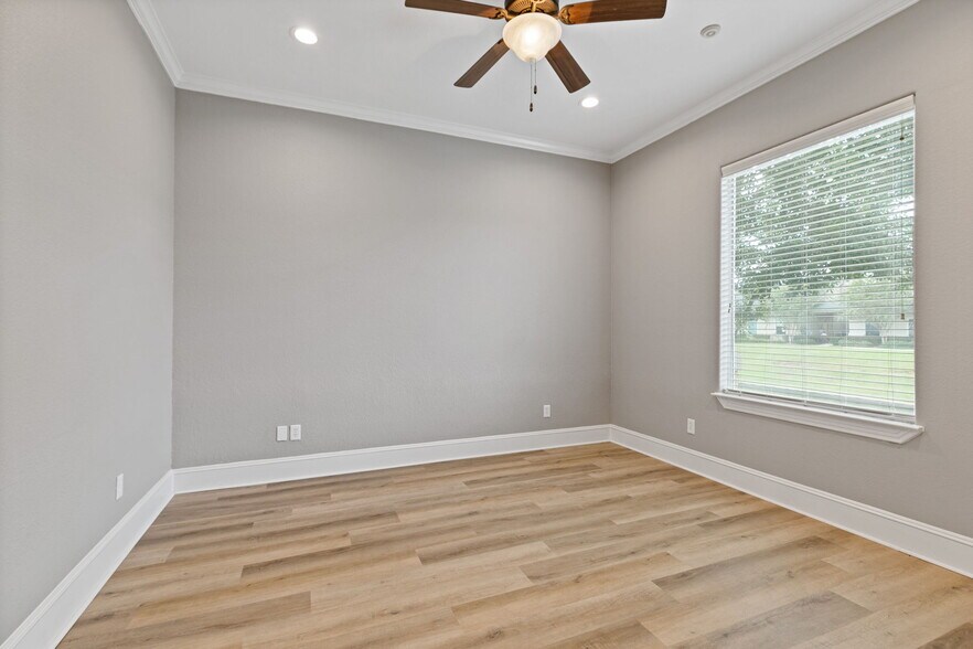 More Photos Of 11607 Spring Cypress Rd, Tomball Office For Sale