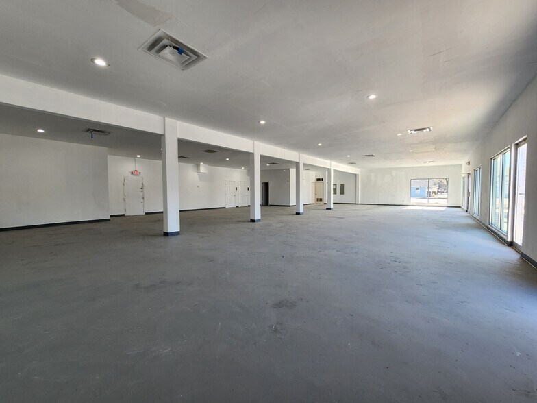 More Photos Of 601 N 4th St, Princeton Storefront Retail Office For Lease