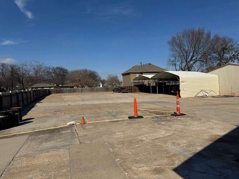More Photos Of 501 E Lamar St, McKinney Warehouse For Lease