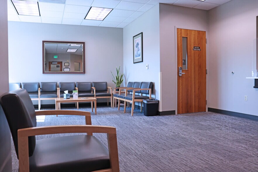 More Photos Of 24076 SE Stark St, Gresham Medical For Lease