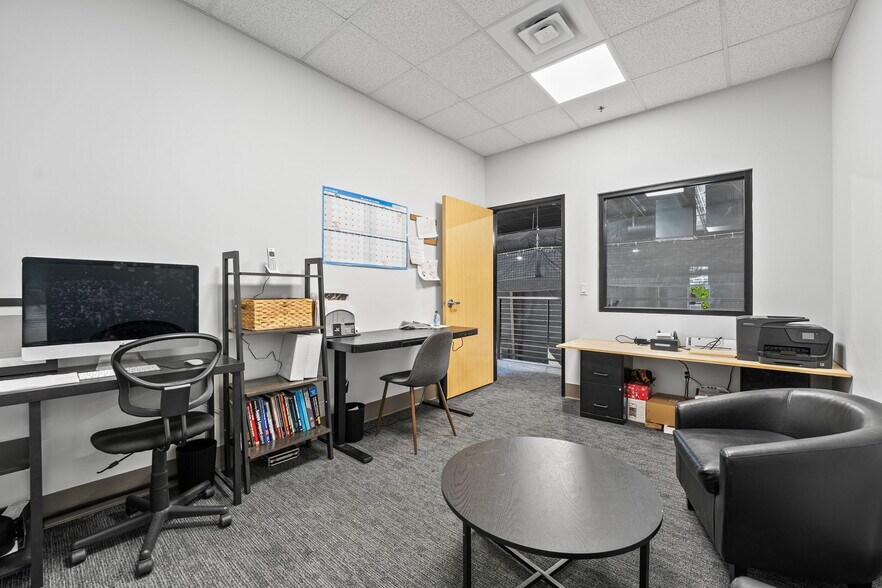 More Photos Of 6902 Rodeo Dr, Pasco Flex For Lease