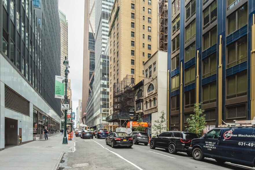 More Photos Of 129 E 47th St, New York Apartments For Sale