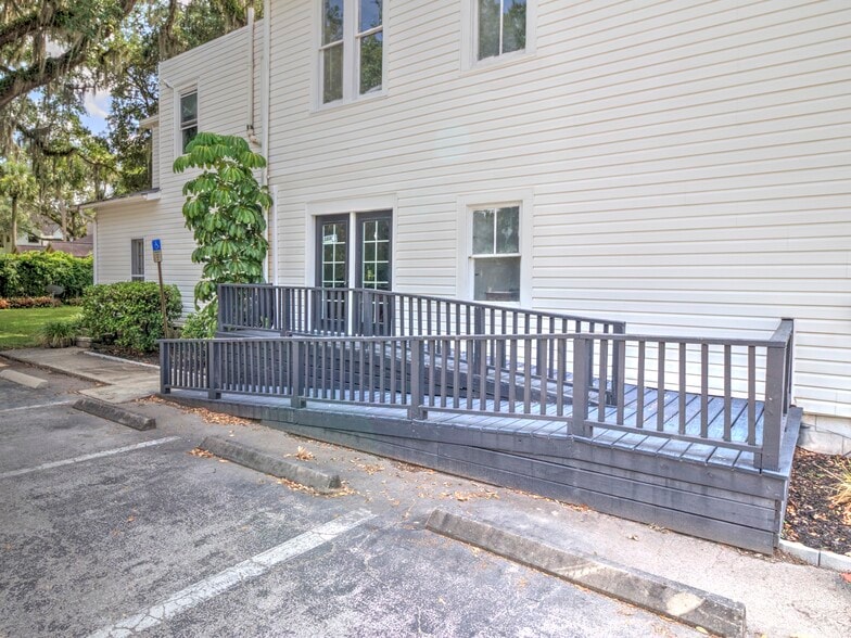 More Photos Of 944 E Silver Springs Blvd, Ocala Office For Sale