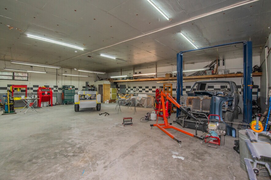 More Photos Of 982 E Hartshorn Ln, Holder Auto Repair For Sale