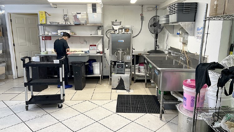 More Photos Of 1710 Oak Tree Rd, Edison Freestanding For Lease