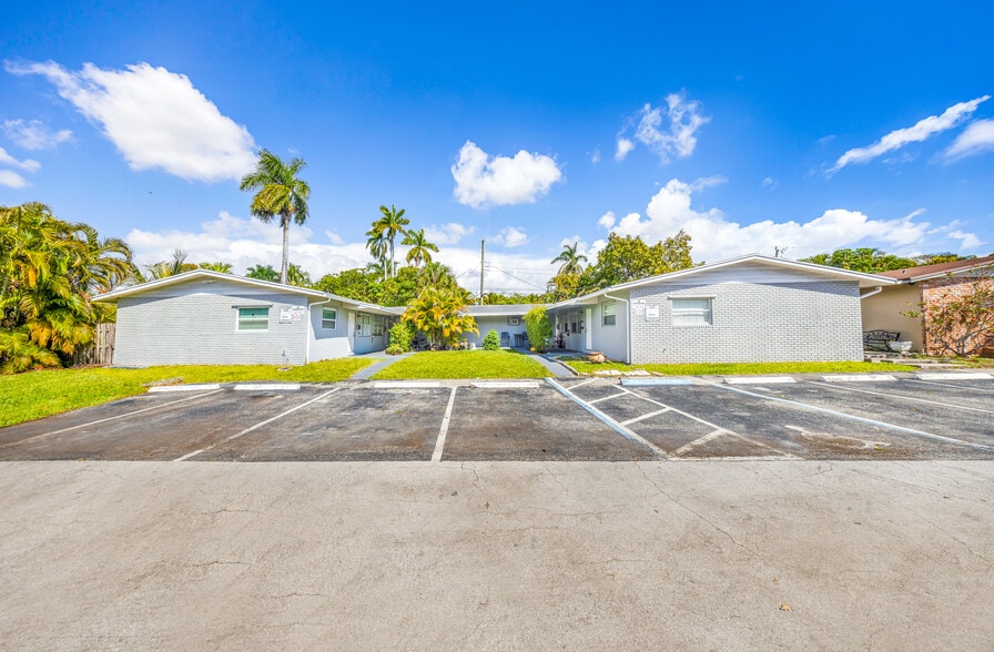 Primary Photo Of 355 NW 32nd St, Oakland Park Apartments For Sale