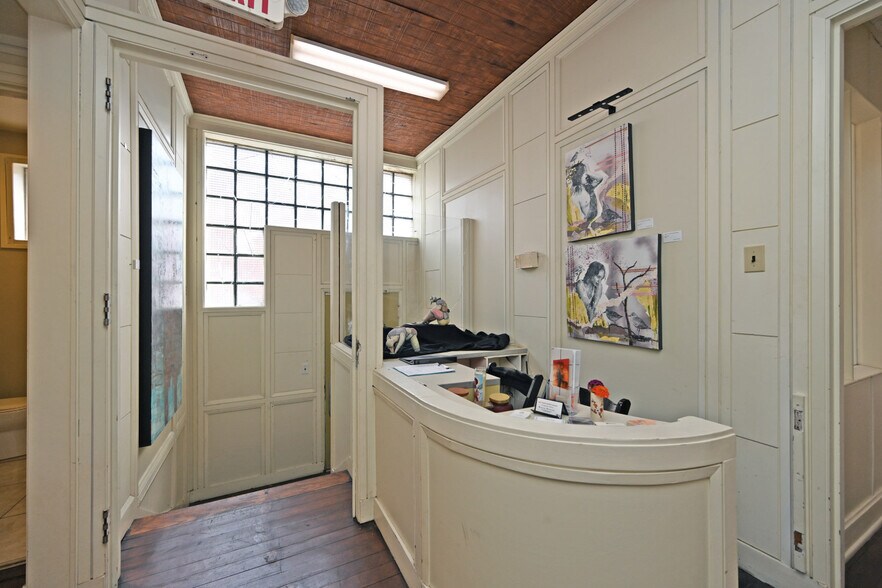 More Photos Of 2025 Dunlap St, Cincinnati Light Manufacturing For Sale