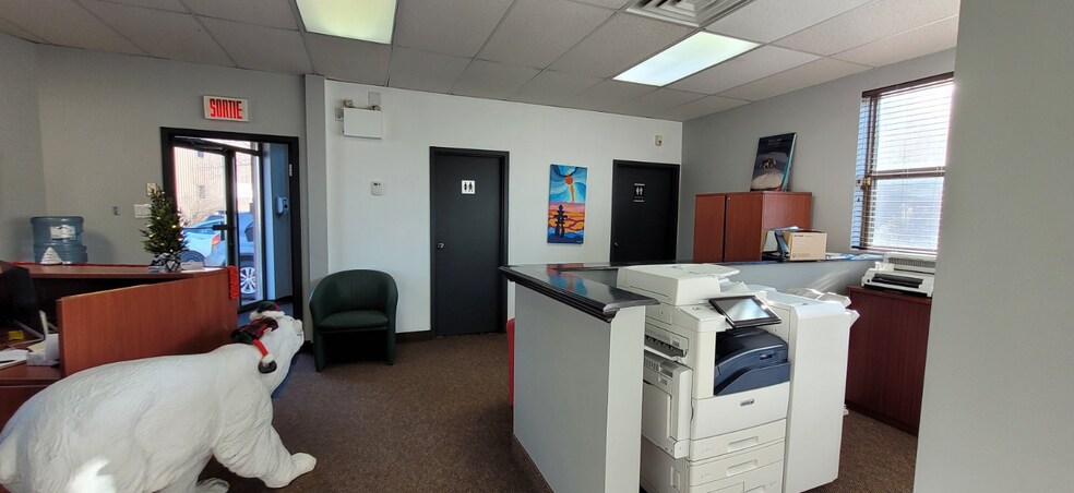 More Photos Of 789 Av George Leclaire, Montréal Office Residential For Sale