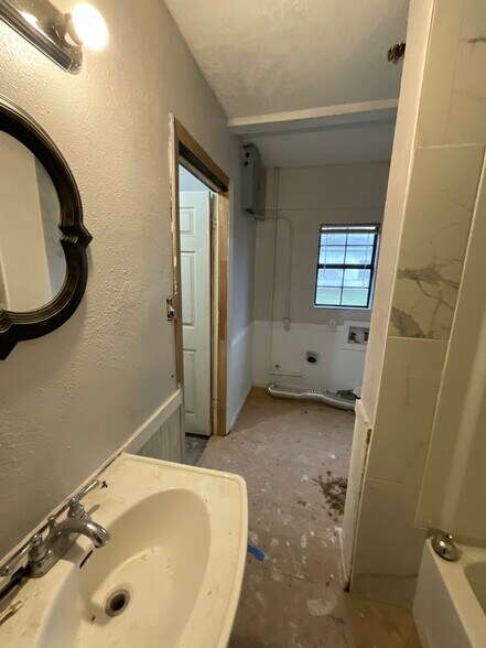 More Photos Of 609 Oak St, La Marque Warehouse For Sale