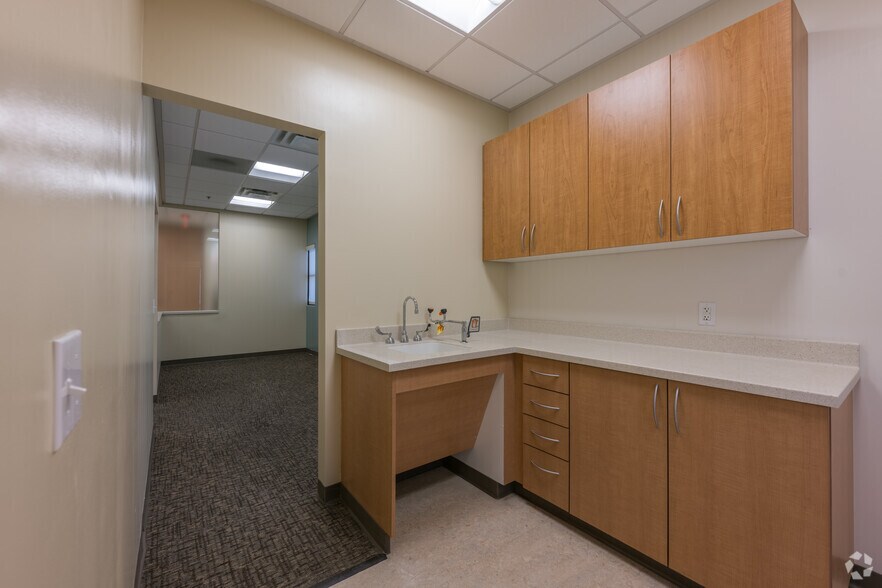 More Photos Of 5580 W Flamingo Rd, Las Vegas Medical For Sale