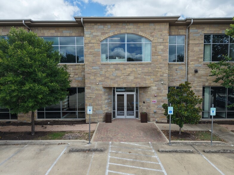 More Photos Of 5920 William Cannon Dr, Austin Medical For Lease