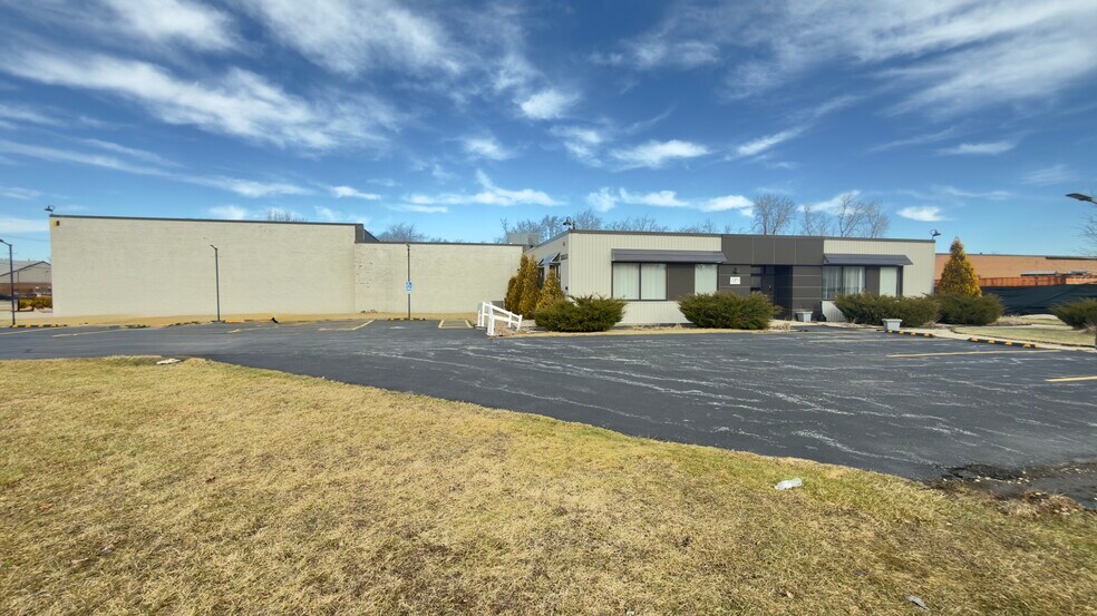 More Photos Of 3333 East End Ave, South Chicago Heights Distribution For Lease