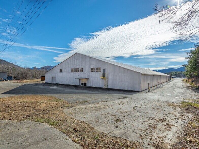 More Photos Of 111 Old Bee Tree Rd, Swannanoa Warehouse For Lease