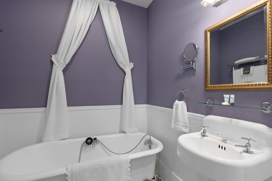 More Photos Of 108 Cumberland St E, Cowan Specialty For Sale
