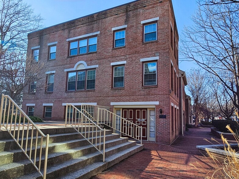 More Photos Of 100-122 E Broad St, Falls Church Office For Sale