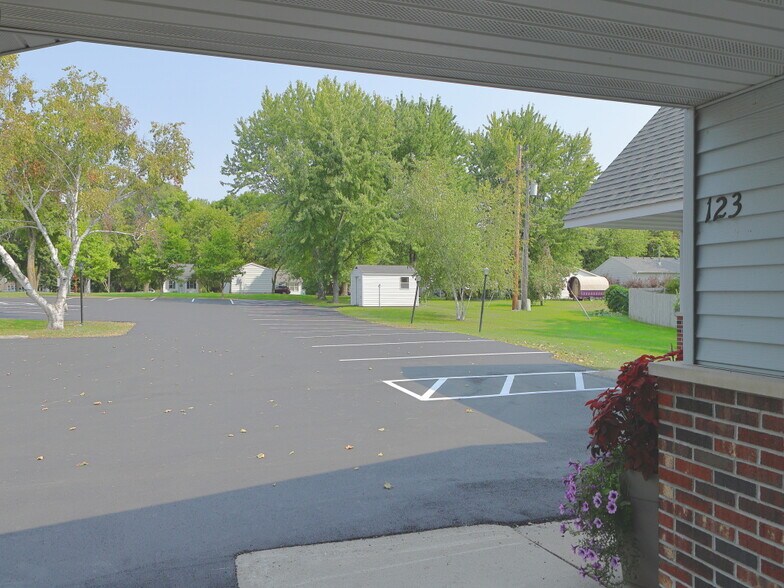 More Photos Of 123 Fairlawn Ave W, Winsted Office For Sale