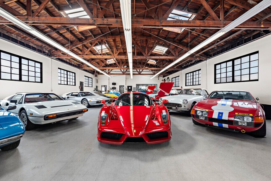 More Photos Of 110-118 E 16th St, Costa Mesa Industrial For Sale