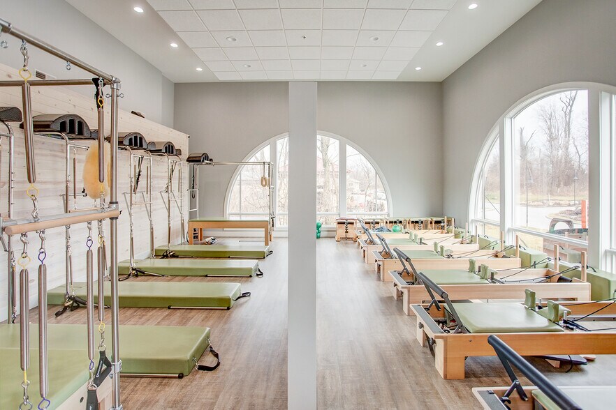 More Photos Of 921 S Arbor Vitae, Edwardsville Freestanding For Sale