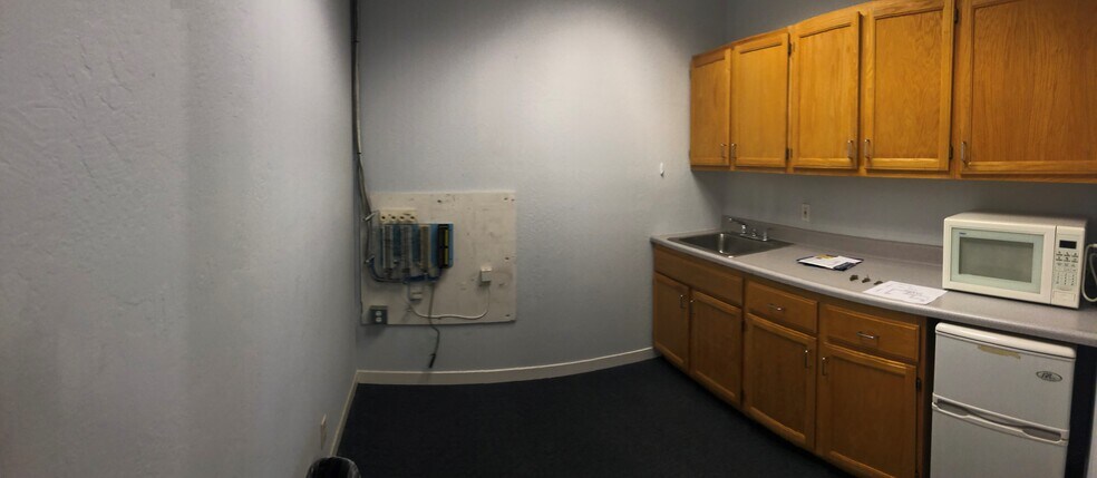 More Photos Of 2100 Embarcadero, Oakland Office For Lease